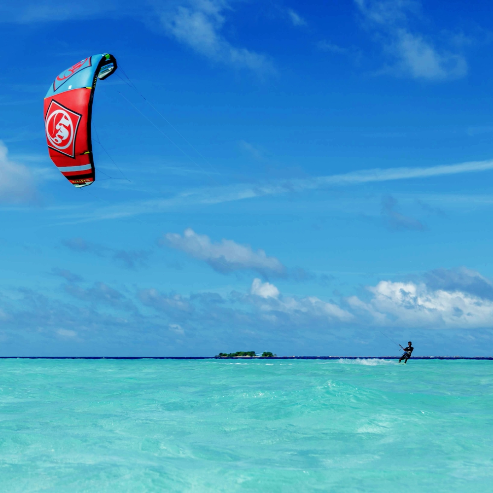 KITESURFING