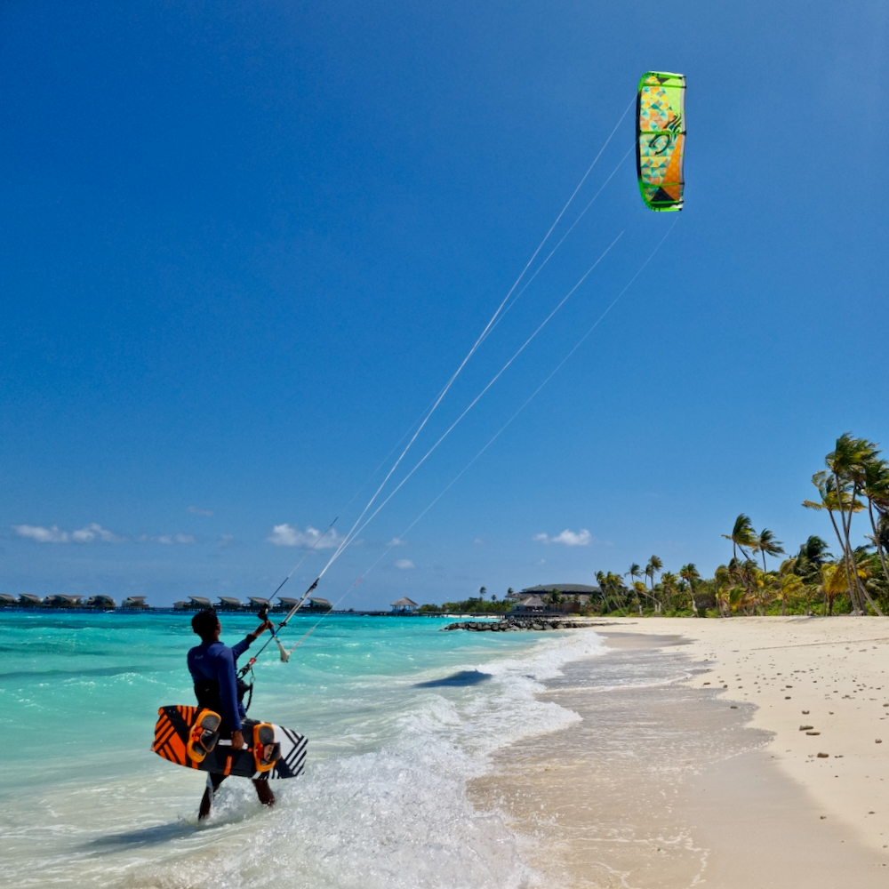 KITESURFING