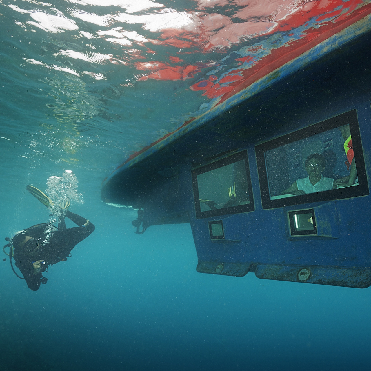 SEMI SUBMARINE